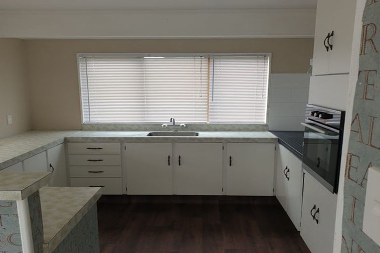 Photo of property in 17a Edgewater Parade, Waiuku, 2123