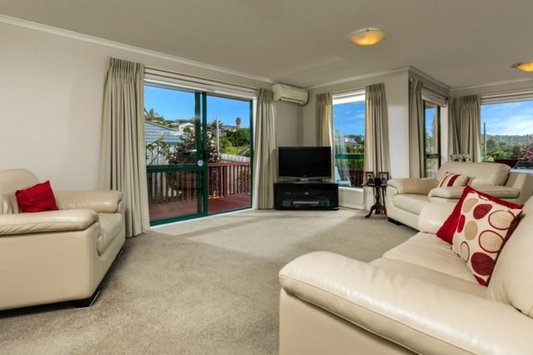 Photo of property in 7 Roberta Crescent, Orewa, 0931