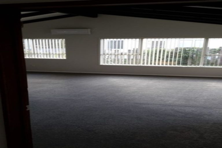 Photo of property in 2/162 Porchester Road, Papakura, 2110
