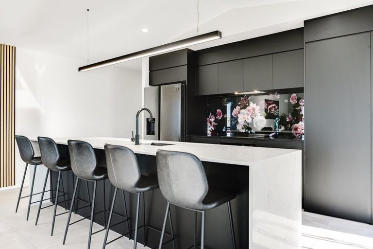 Photo of property in 5 Laguna Place, Matakatia, Whangaparaoa, 0930
