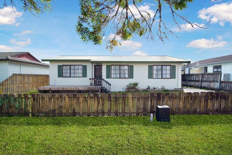 Photo of property in 1/215 Waitemata Drive, Ranui, Auckland, 0612