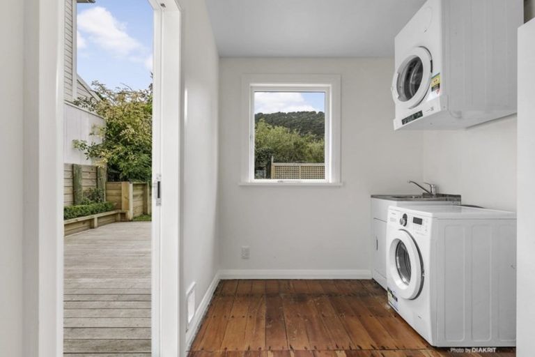 Photo of property in 35 Brougham Street, Mount Victoria, Wellington, 6011