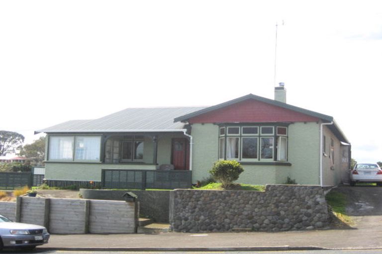 Photo of property in 37 Morley Street, New Plymouth, 4310