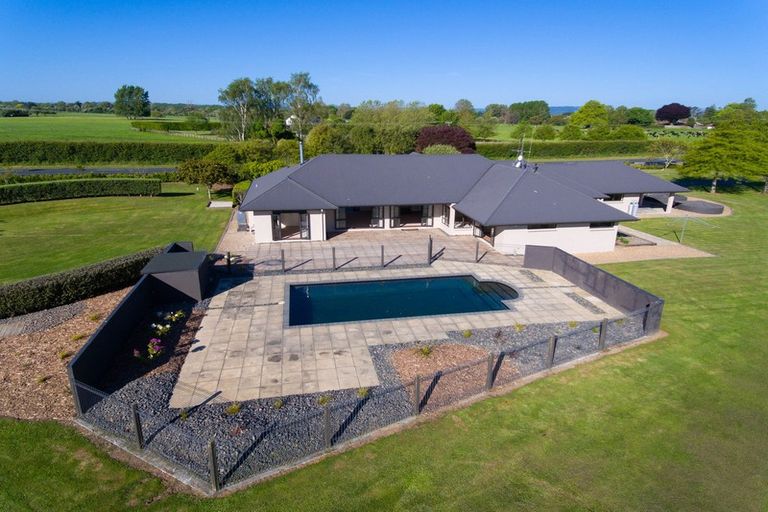 Photo of property in 100 Hooker Road, Tamahere, Hamilton, 3283