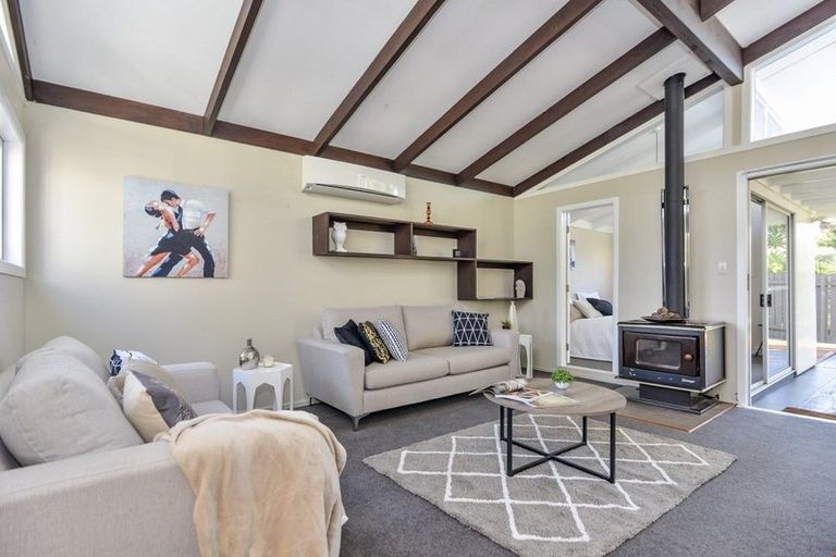 Photo of property in 6 Seon Place, Birkdale, Auckland, 0626