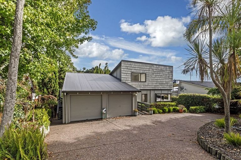 Photo of property in 19 Tiri View Place, Waiake, Auckland, 0630