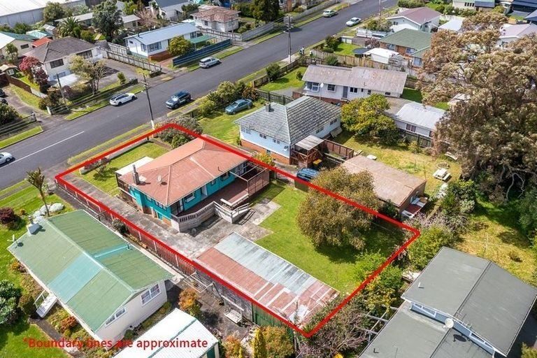 Photo of property in 12 Garelja Road, Henderson, Auckland, 0612