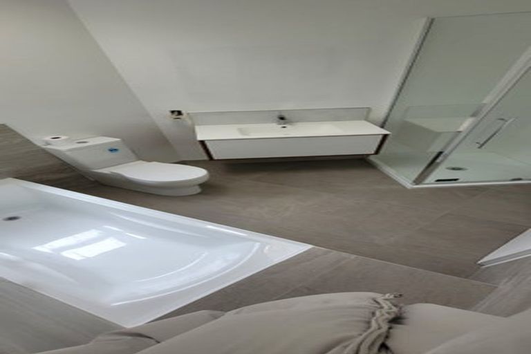 Photo of property in 2/6 Arirang Rise, Pinehill, Auckland, 0632