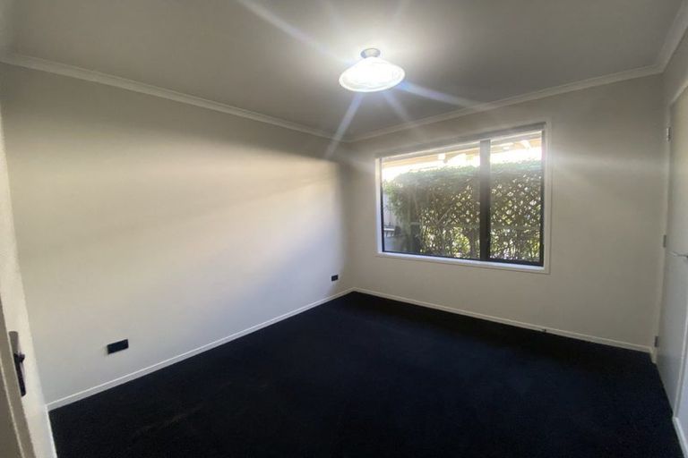 Photo of property in 28 Queens Road, Glen Avon, New Plymouth, 4312