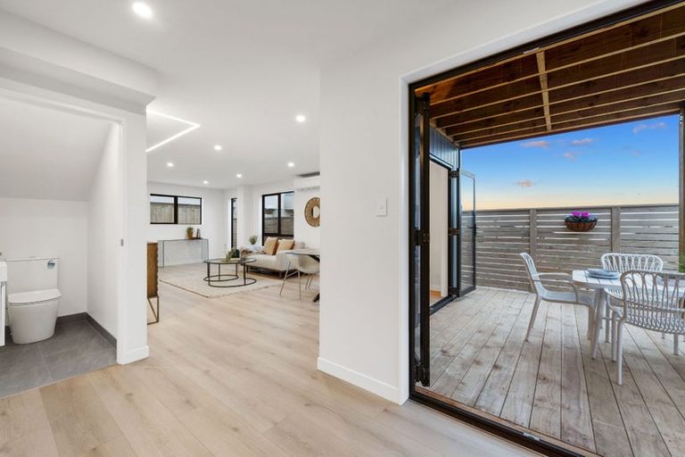 Photo of property in 42b Takutai Avenue, Half Moon Bay, Auckland, 2012