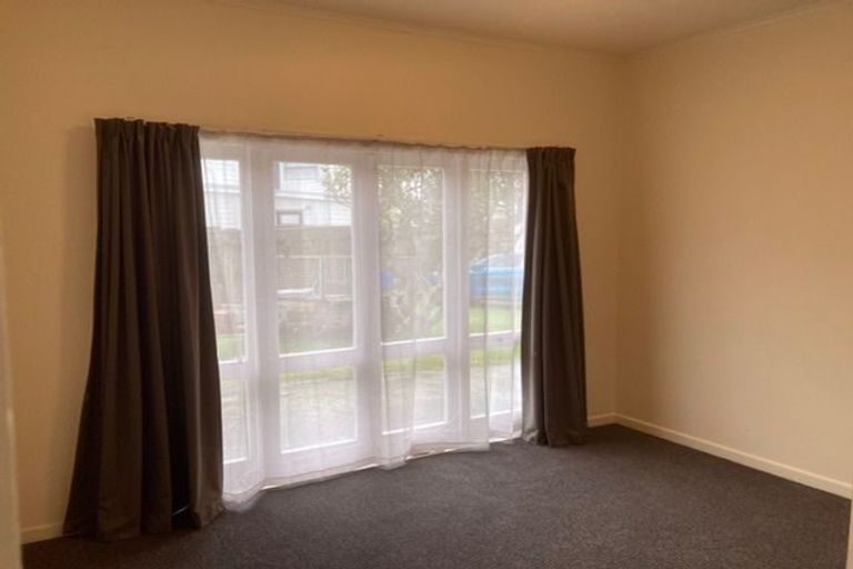 Photo of property in 7-8/26 Main Road, Titahi Bay, Porirua, 5022