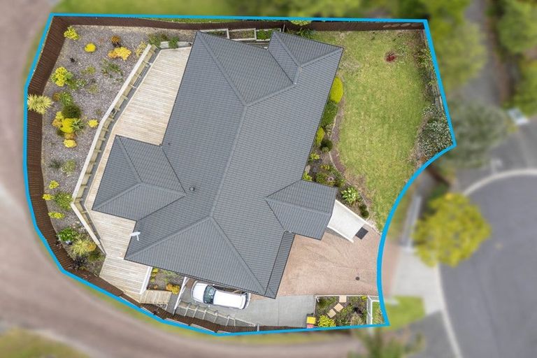 Photo of property in 32 Canary Place, Unsworth Heights, Auckland, 0632