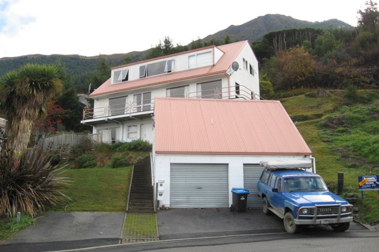 Photo of property in 32 Avalon Crescent, Fernhill, Queenstown, 9300