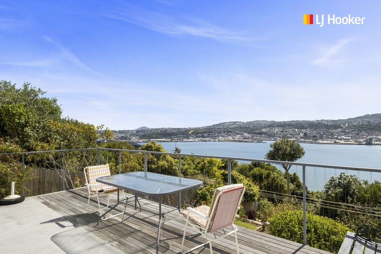 Photo of property in 121 Larnach Road, Vauxhall, Dunedin, 9013