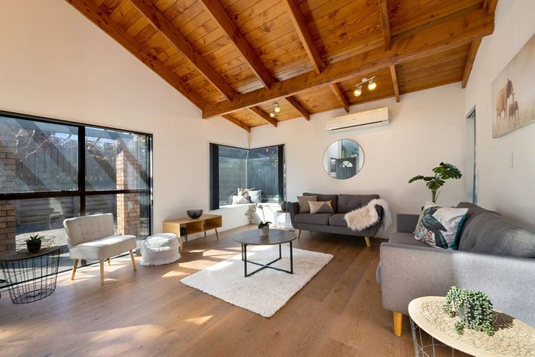 Photo of property in 1/6 Glucina Avenue, West Harbour, Auckland, 0618