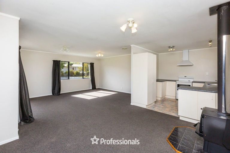 Photo of property in 1 Monarch Grove, Maoribank, Upper Hutt, 5018