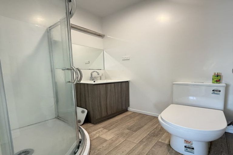 Photo of property in 471 East Coast Road, Murrays Bay, Auckland, 0630