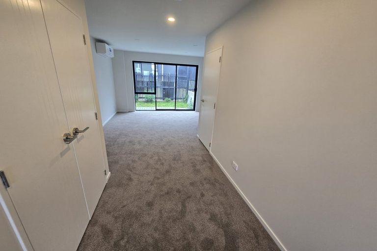 Photo of property in 1/267 Great North Road, Henderson, Auckland, 0612