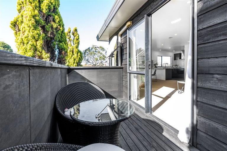 Photo of property in 1/44 Becroft Drive, Forrest Hill, Auckland, 0620