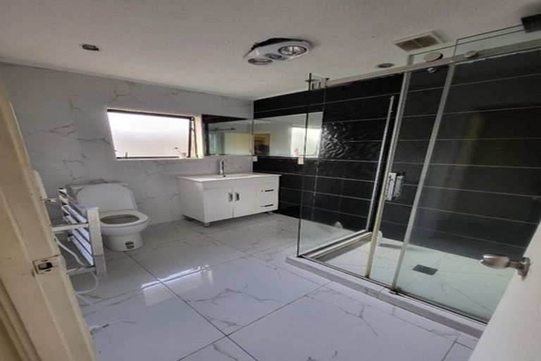 Photo of property in 1/40 Hollyford Drive, Clover Park, Auckland, 2105