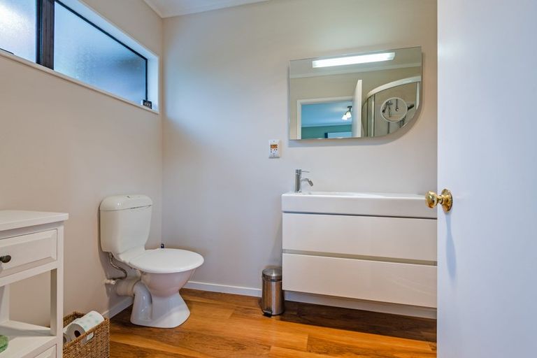 Photo of property in 32 Springdale Grove, Fitzherbert, Palmerston North, 4410