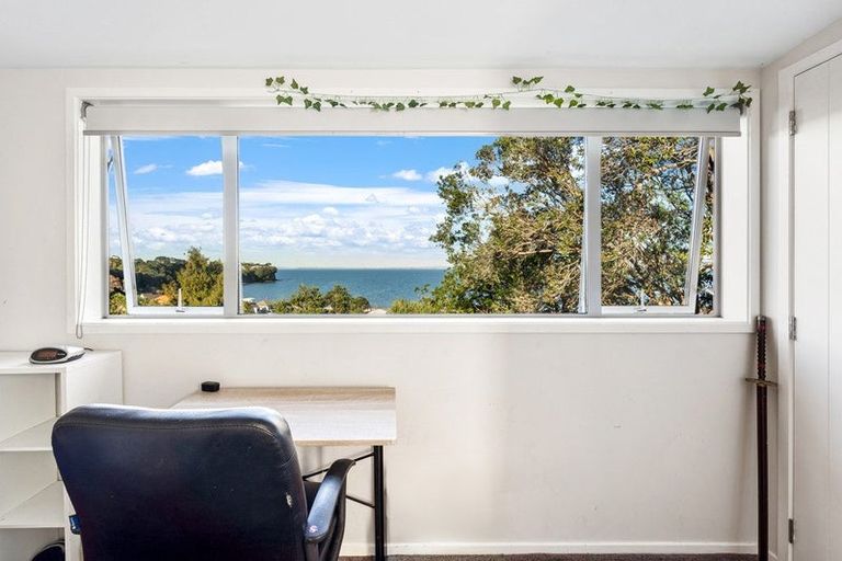 Photo of property in 30c Wade River Road, Stanmore Bay, Whangaparaoa, 0932
