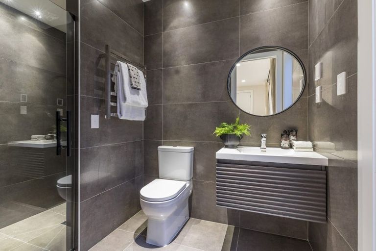 Photo of property in 1a Tiri Road, Takapuna, Auckland, 0620