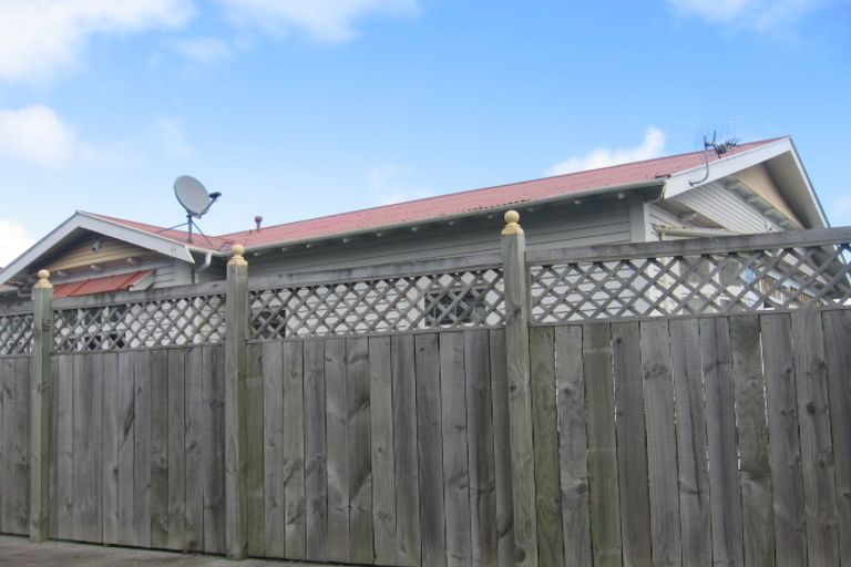 Photo of property in 117 Whites Line East, Waiwhetu, Lower Hutt, 5010