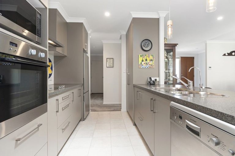 Photo of property in 28 Cotswold Place, Ohauiti, Tauranga, 3112