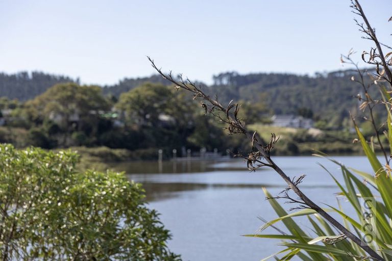 Photo of property in 3 Pohutukawa Parade, Riverhead, 0820