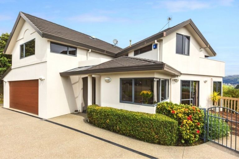 Photo of property in 17 Dornoch Place, Papakowhai, Porirua, 5024