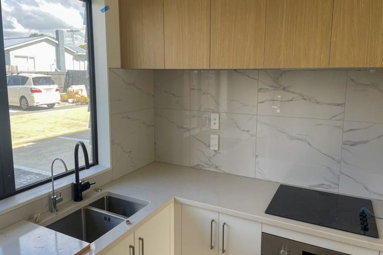 Photo of property in 3/5 Hikurangi Street, Te Atatu Peninsula, Auckland, 0610