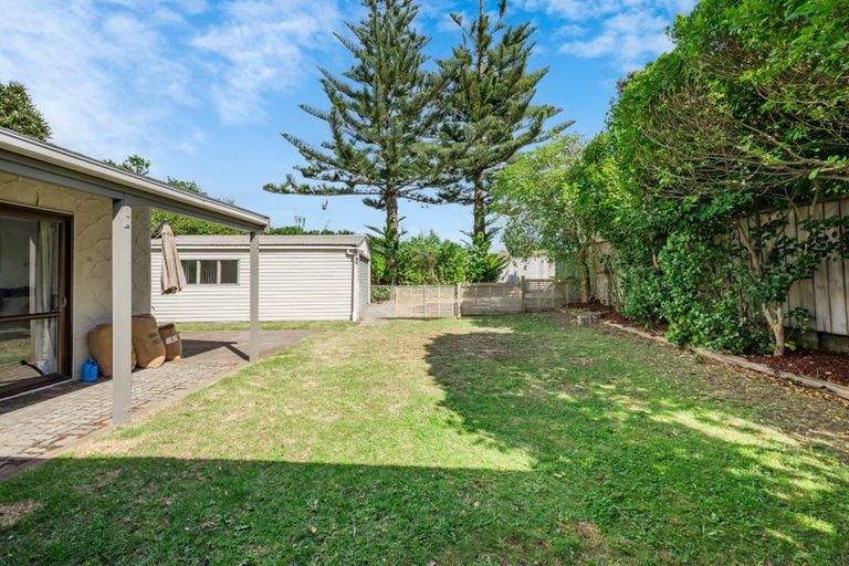 Photo of property in 24 Island View Terrace, Waikanae Beach, Waikanae, 5036