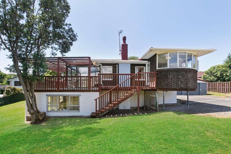 Photo of property in 34 La Rosa Street, Green Bay, Auckland, 0604