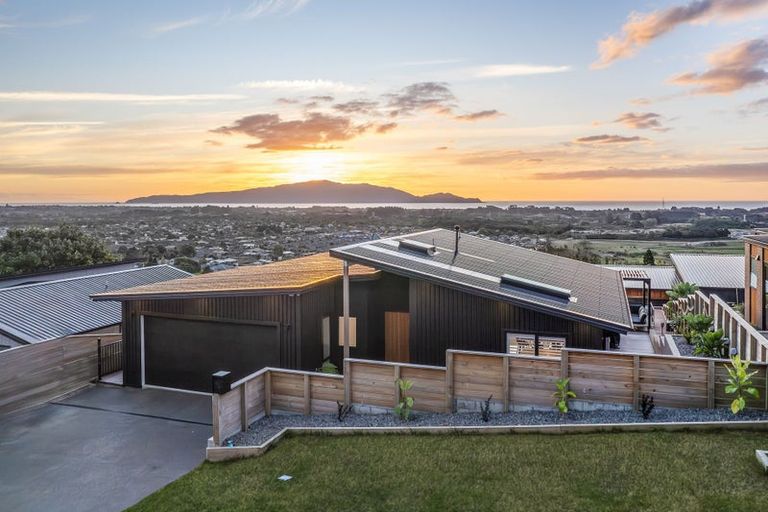 Photo of property in 74 Kotare Street, Waikanae, 5036