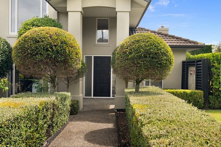 Photo of property in 1 Red Oak Place, Schnapper Rock, Auckland, 0632