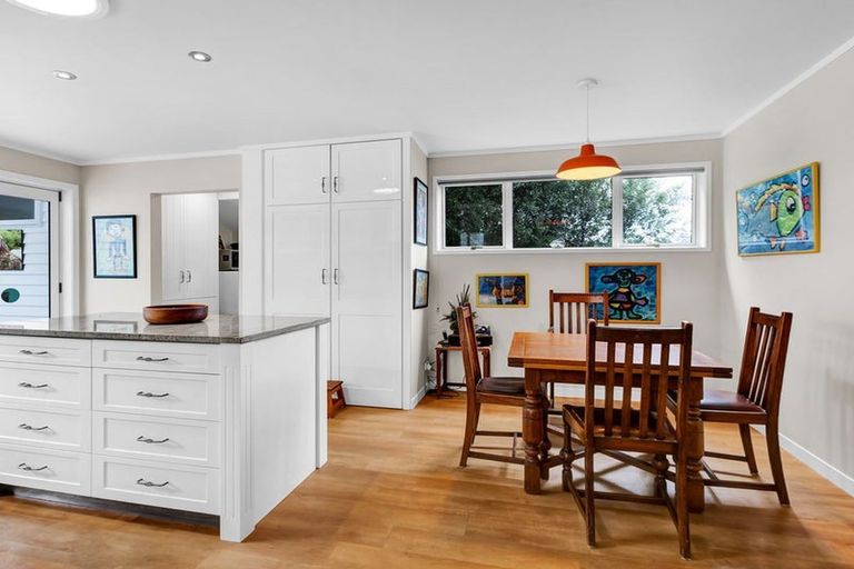 Photo of property in 4 Price Street, Westown, New Plymouth, 4310