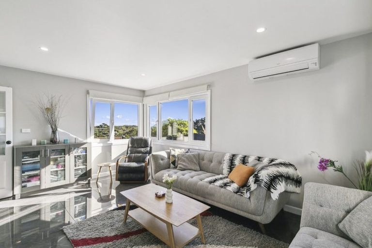 Photo of property in 2b Paratu Way, Strathmore Park, Wellington, 6022