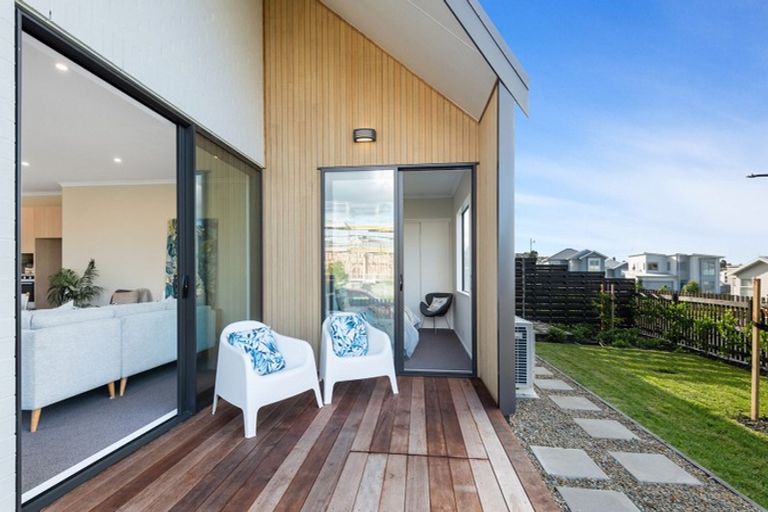 Photo of property in 6 Kuparu Lane, Red Beach, 0932