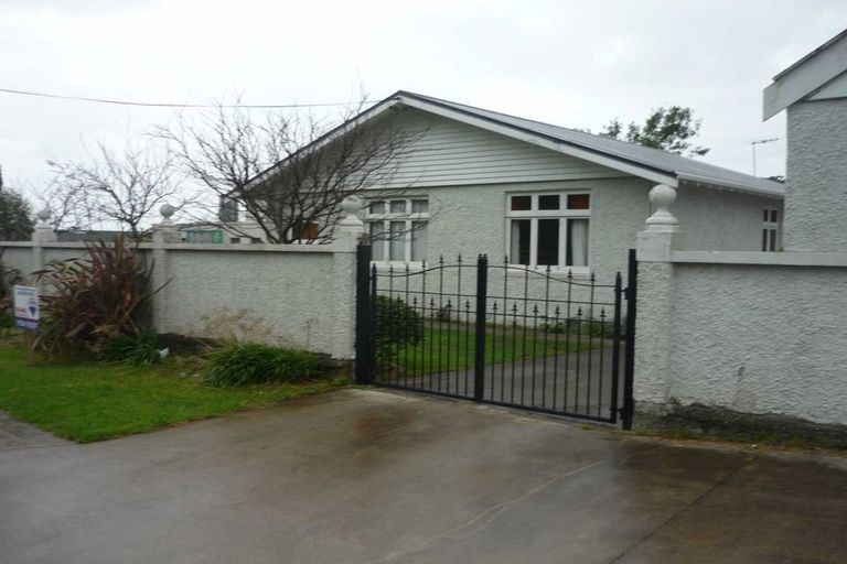 Photo of property in 11 Lawry Street, Moturoa, New Plymouth, 4310