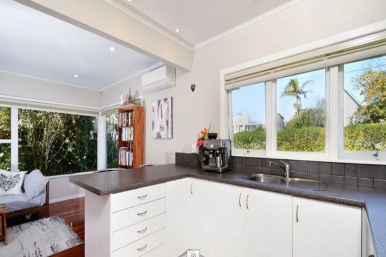 Photo of property in 1/13 Otakau Road, Milford, Auckland, 0620