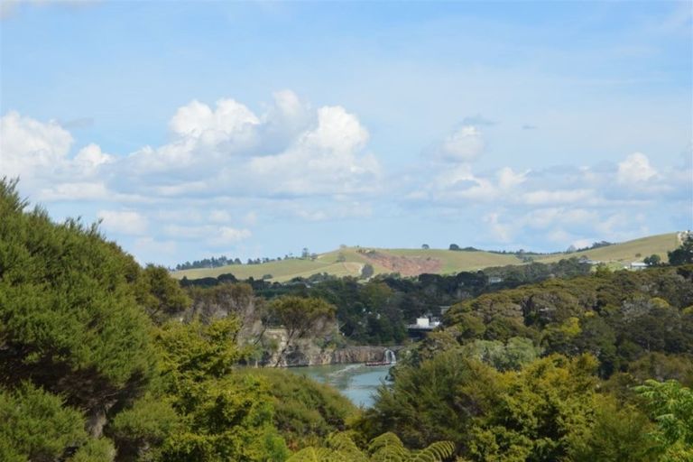 Photo of property in 36 Falls View Road, Haruru, 0204