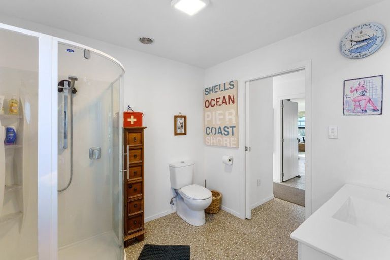 Photo of property in 6 James Street, Waikawa Beach, Levin, 5573
