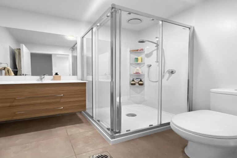 Photo of property in 31 Tokai Place, Glen Eden, 0602