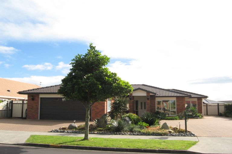 Photo of property in 53 Glenross Drive, Wattle Downs, Auckland, 2103