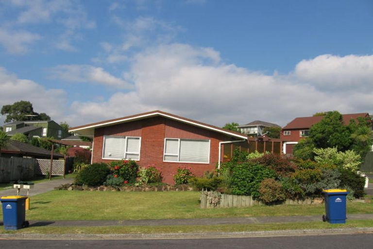 Photo of property in 10 King Richard Place, Browns Bay, Auckland, 0630