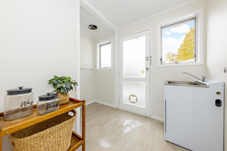 Photo of property in 14 Chantal Place, Red Hill, Papakura, 2110