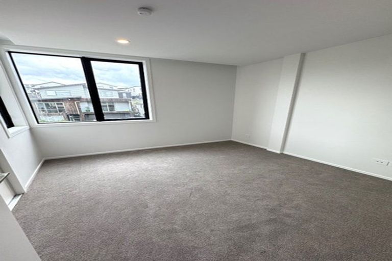 Photo of property in 9/19 Windlass Street, Long Bay, Auckland, 0630