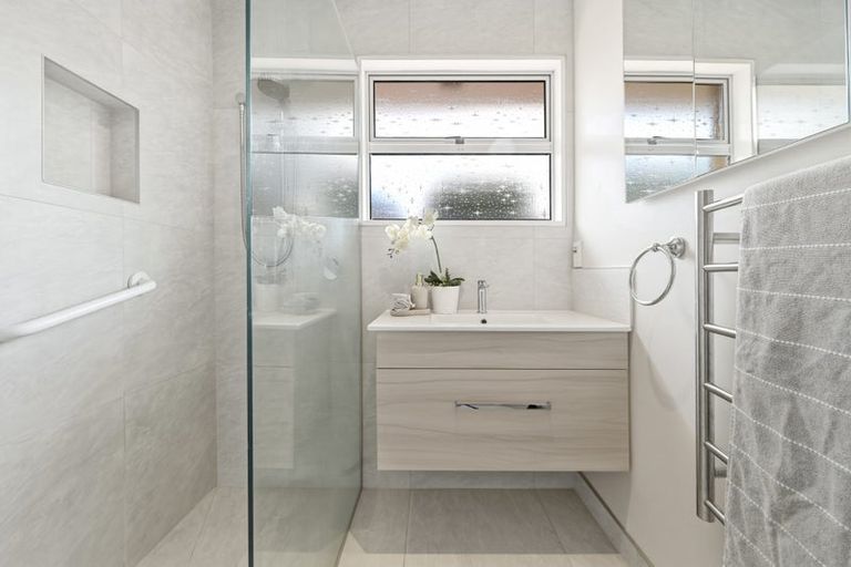 Photo of property in 104 Hinewa Road, Otumoetai, Tauranga, 3110