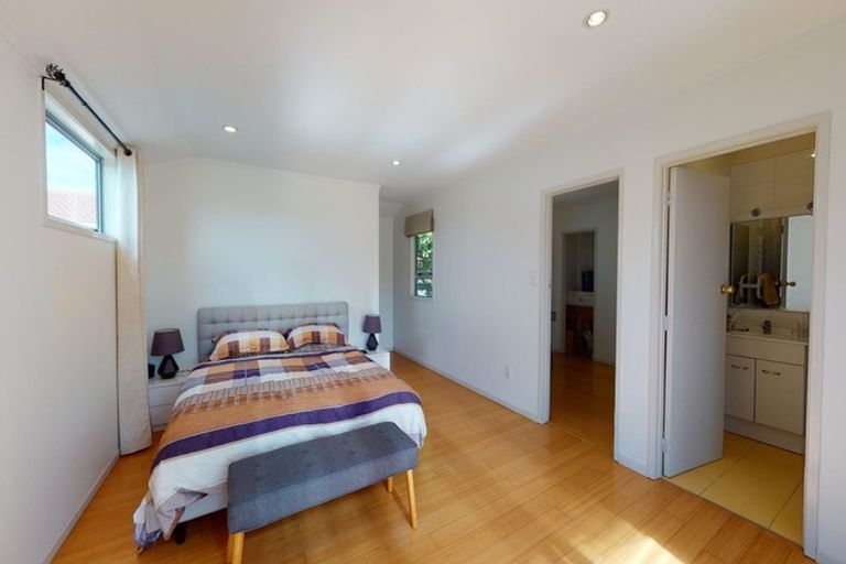 Photo of property in 8 Leatham Crescent, Opaheke, Papakura, 2113